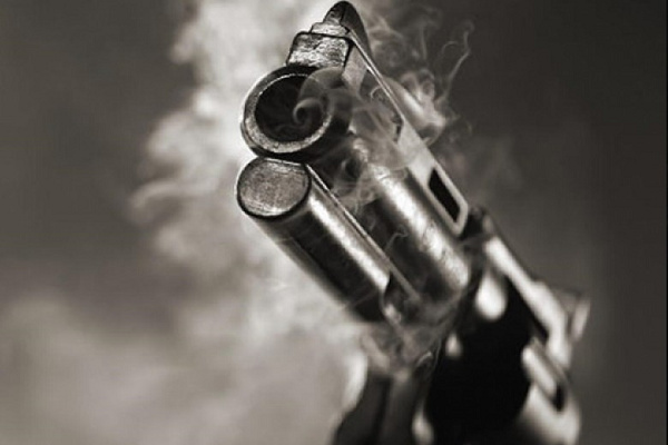 Angry police officer fires gunshots after girlfriend cheated on him