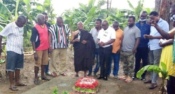 Chief prays for Mahama at cemetery