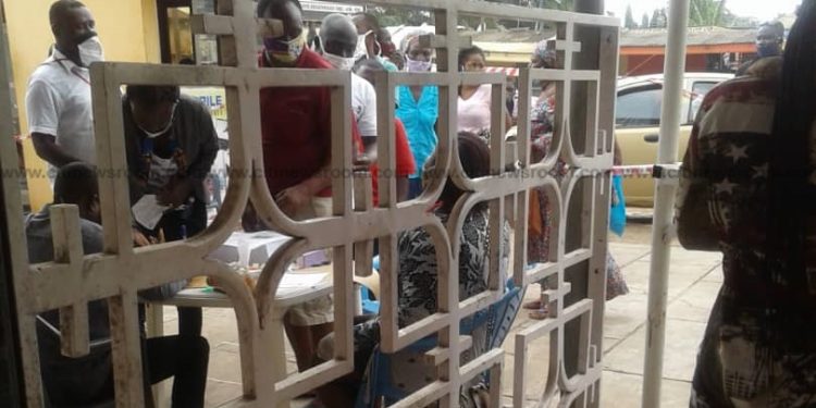 We’re working to prevent overcrowding at registration centres – EC