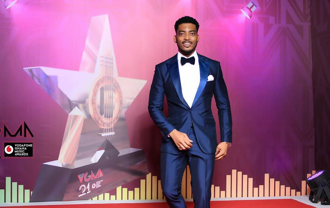 Ghanaian actor, James Gardiner, has finally broken his silence after being trolled for using the word ‘amazing’ 27 times at the 2020 Vodafone Ghana Music Awards (VGMA).