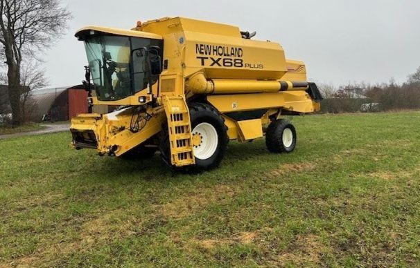 New Holland TX68