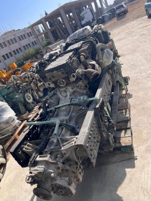 يتوفر جميع انواع المحركات المعدات الثقيله