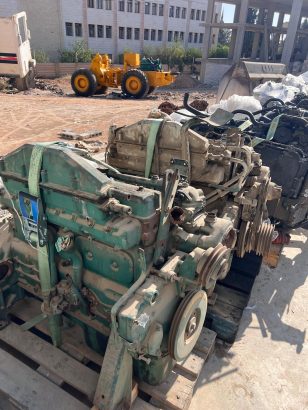 يتوفر جميع انواع المحركات المعدات الثقيله