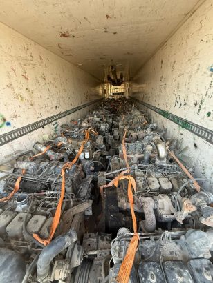 يتوفر جميع انواع المحركات المعدات الثقيله